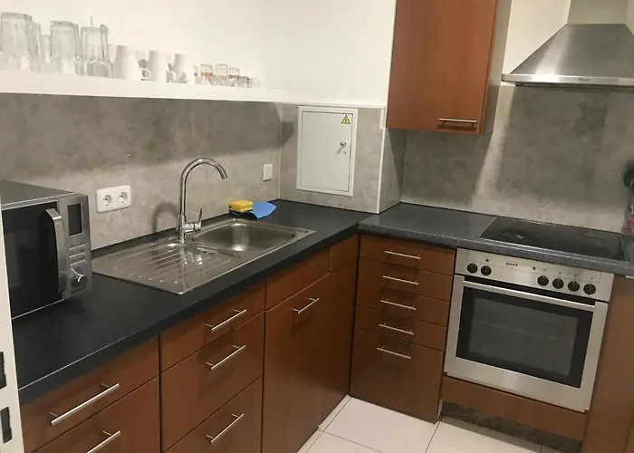 מלון דירות Baynunah 3*